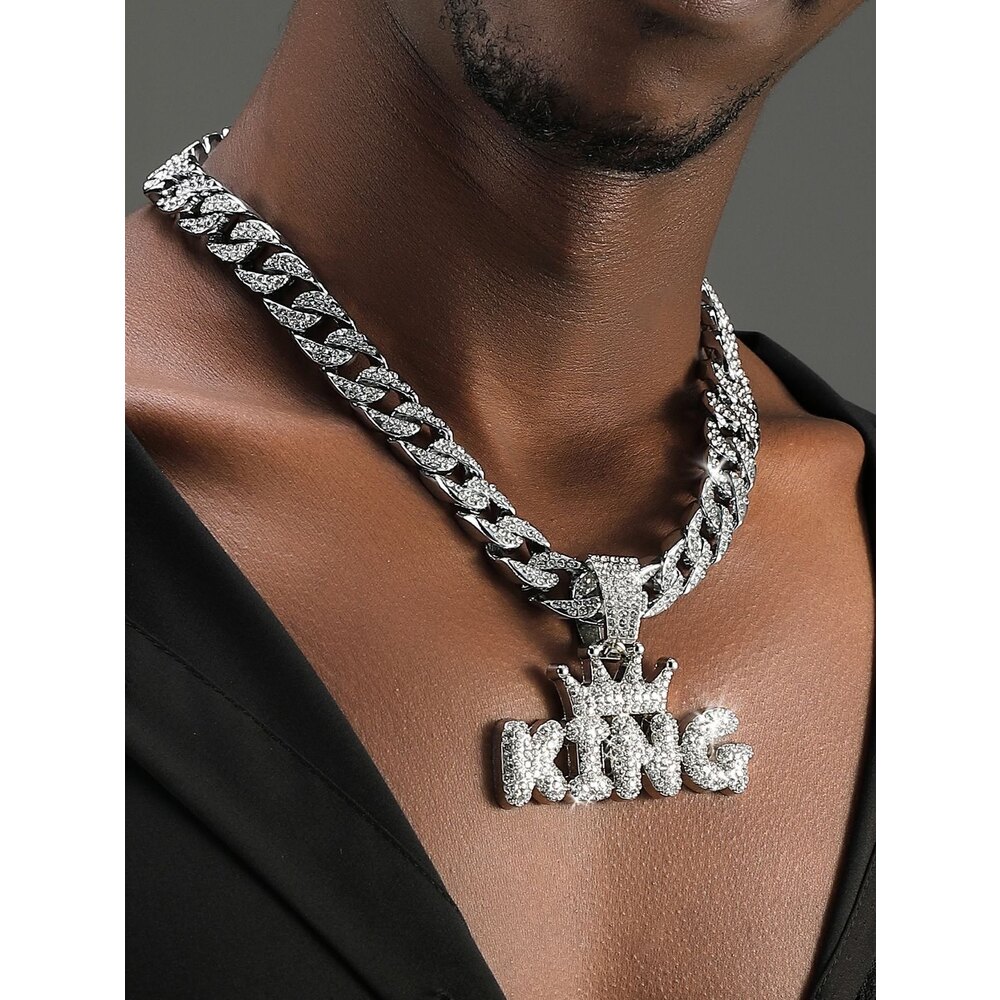 Chic Chain & King Pendant